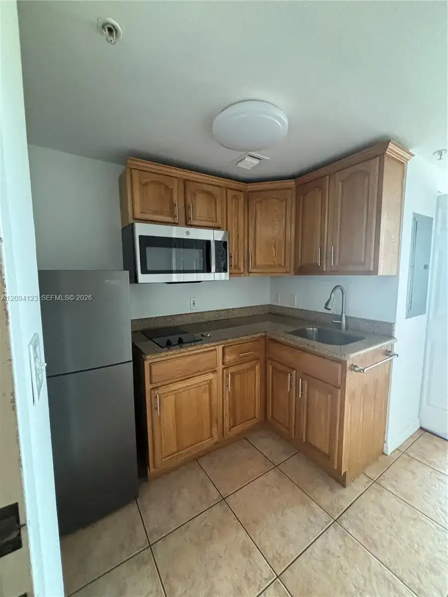 4242 NW 2nd St # 813, Miami FL 33126 photo 5
