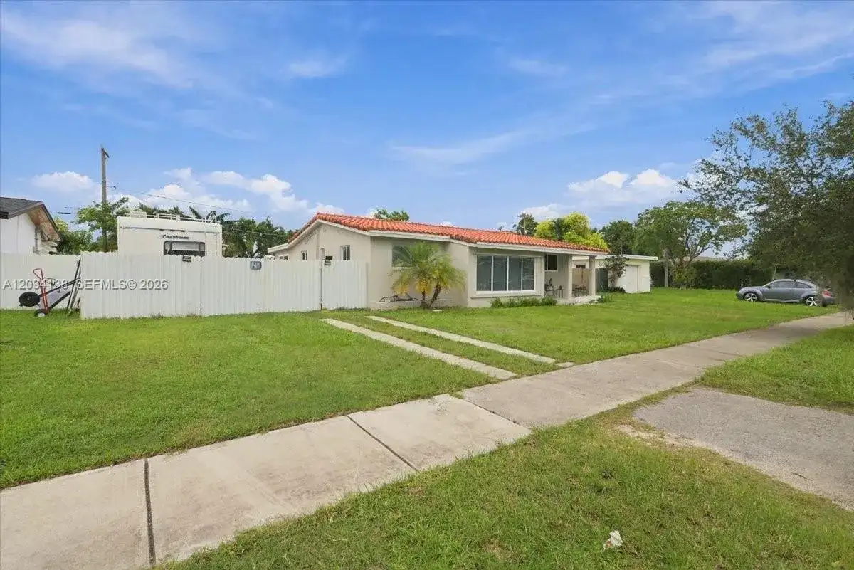 9625 Dominican Dr, Cutler Bay FL 33189 photo 2