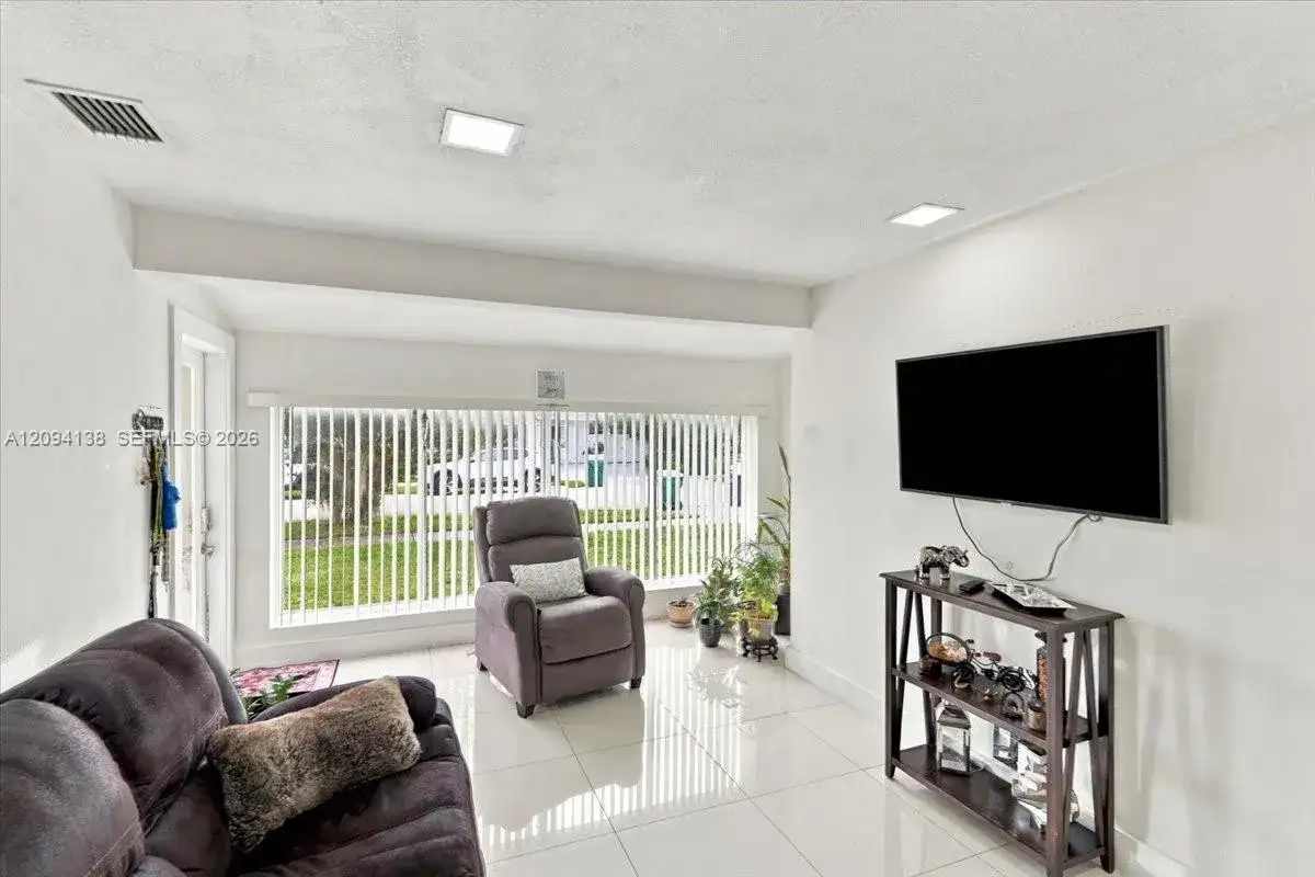 9625 Dominican Dr, Cutler Bay FL 33189 photo 5