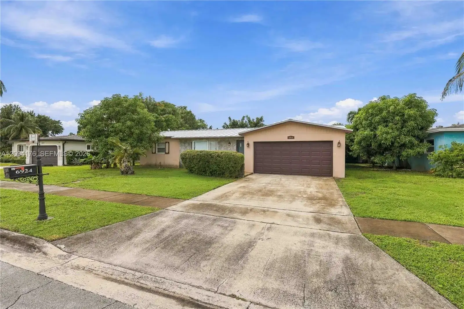6924 NW 9th St, Margate FL 33063 photo 2