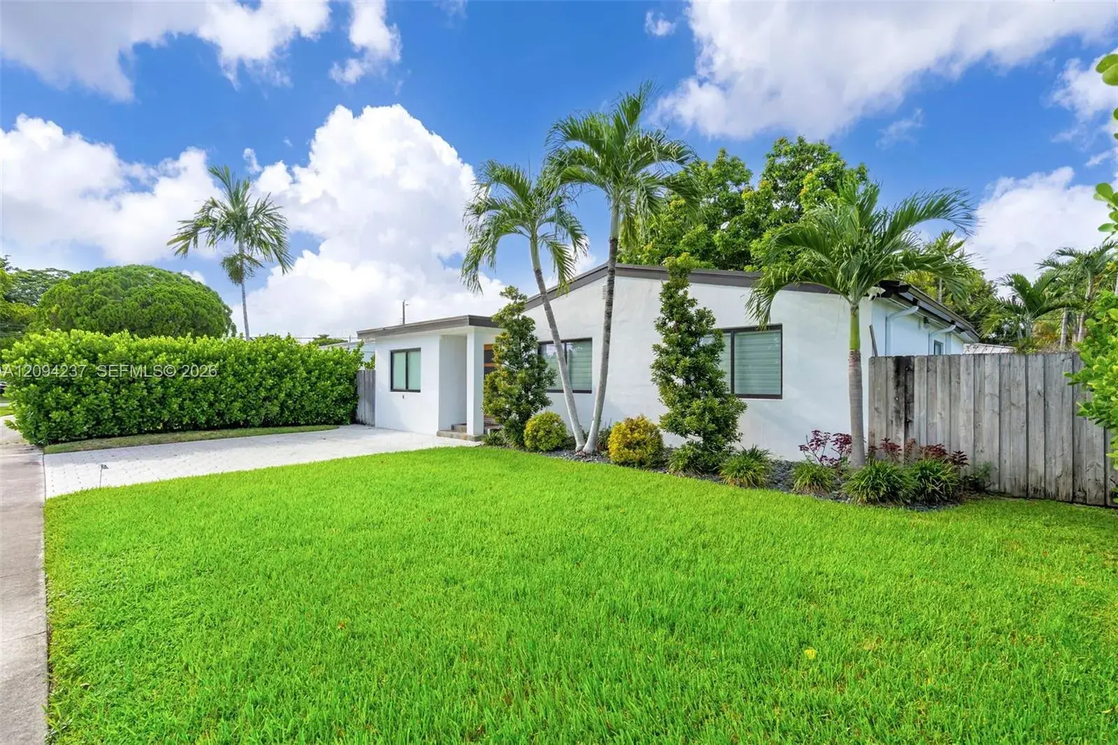 6021 SW 17th St, Miami FL 33155