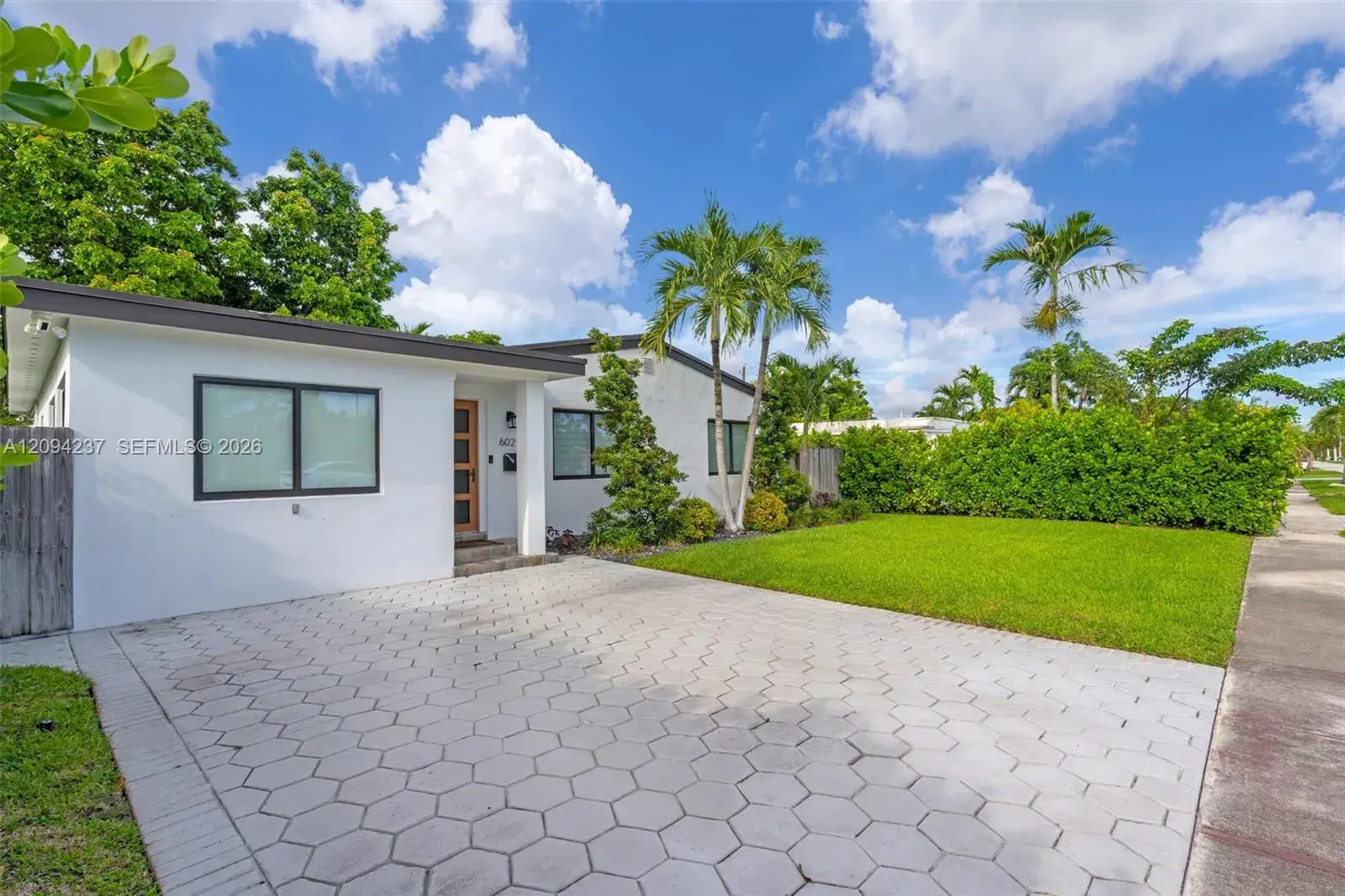 6021 SW 17th St, Miami FL 33155