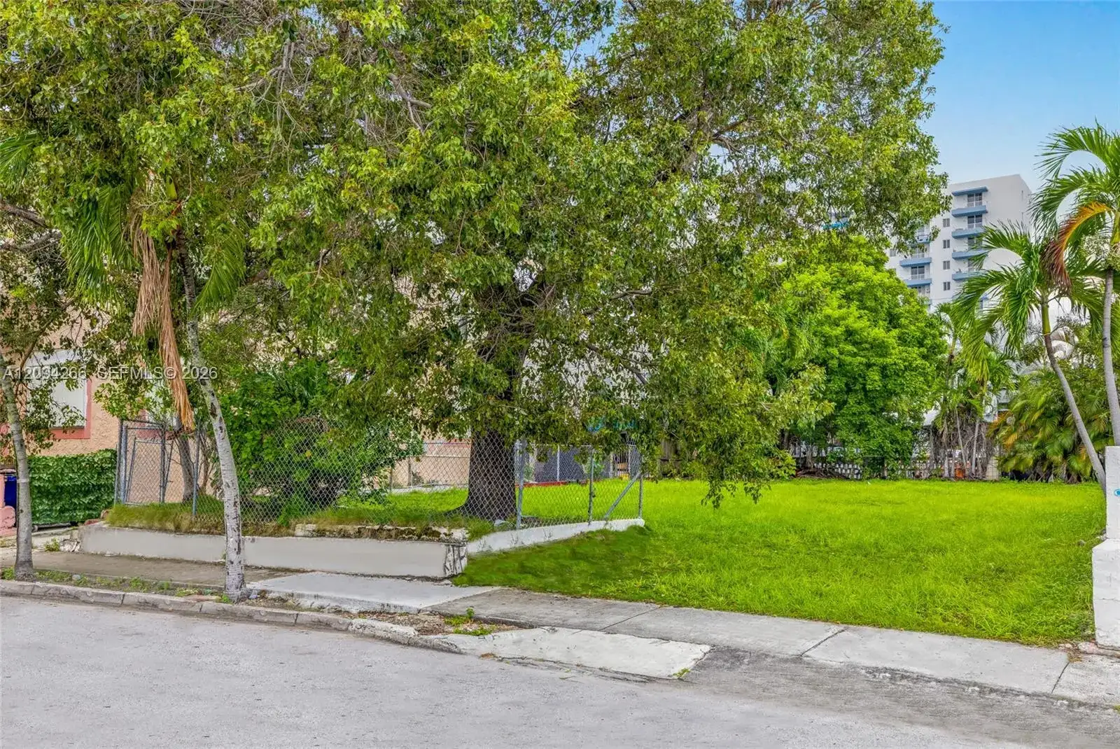 427 SW 13th Ave, Miami FL 33135 photo 4
