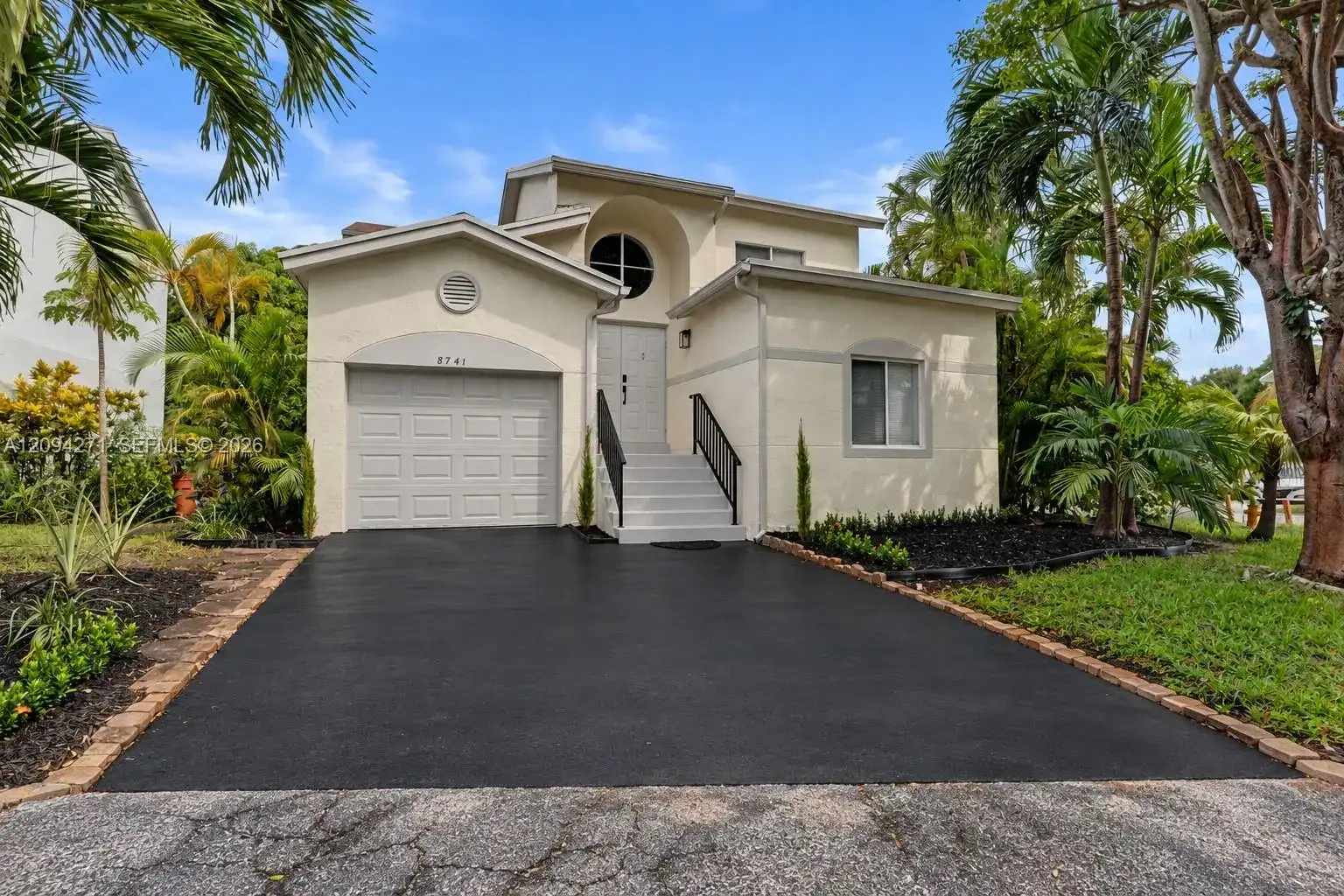 8741 SW 10th St, Pembroke Pines FL 33025
