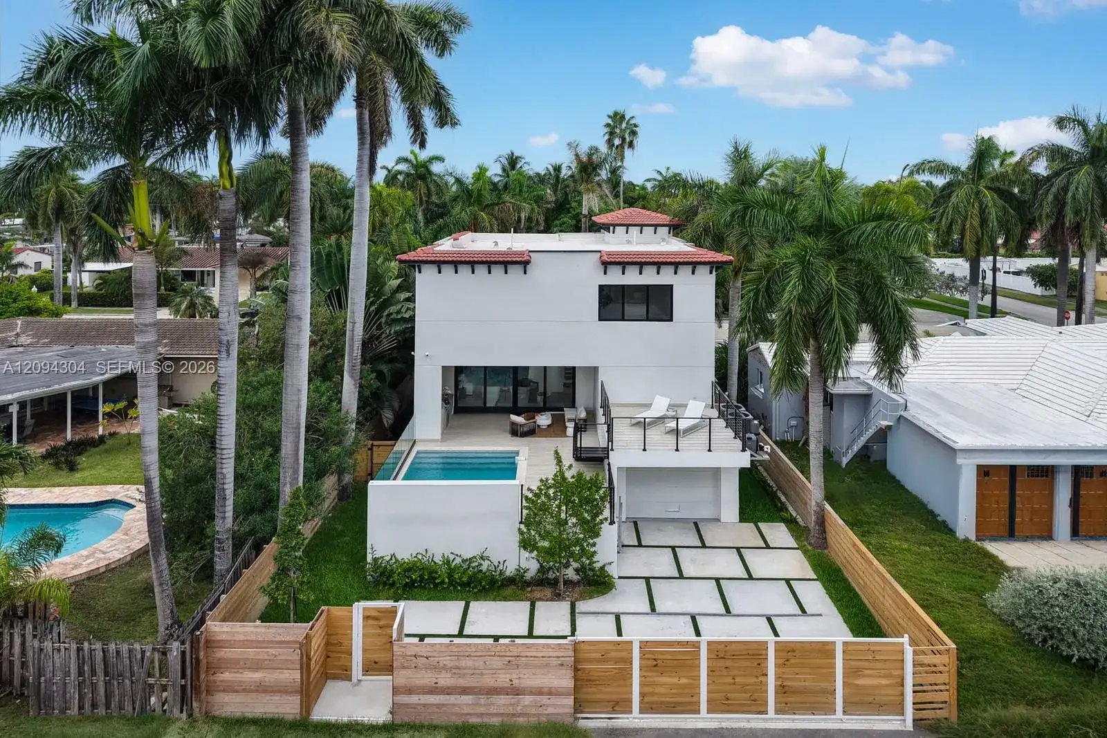 908 Tyler St, Hollywood FL 33019 photo 3