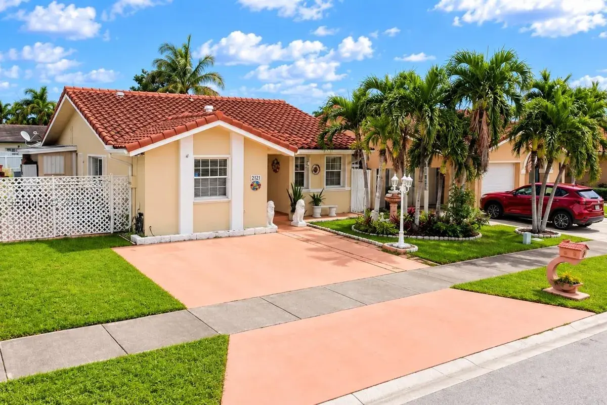 2421 SW 142nd Pl, Miami FL 33175