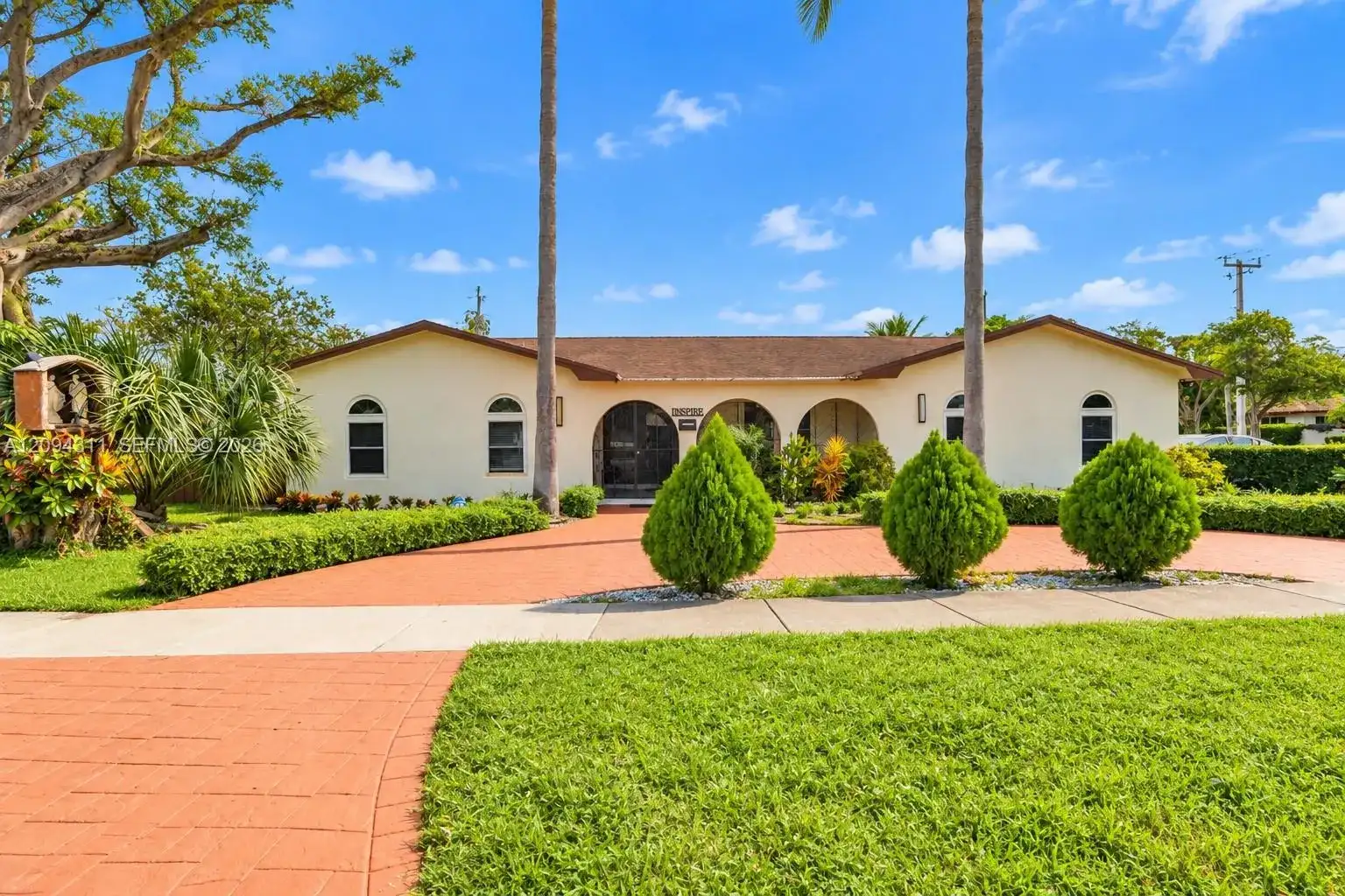 19901 Highland Lakes Blvd, Miami FL 33179 photo 2