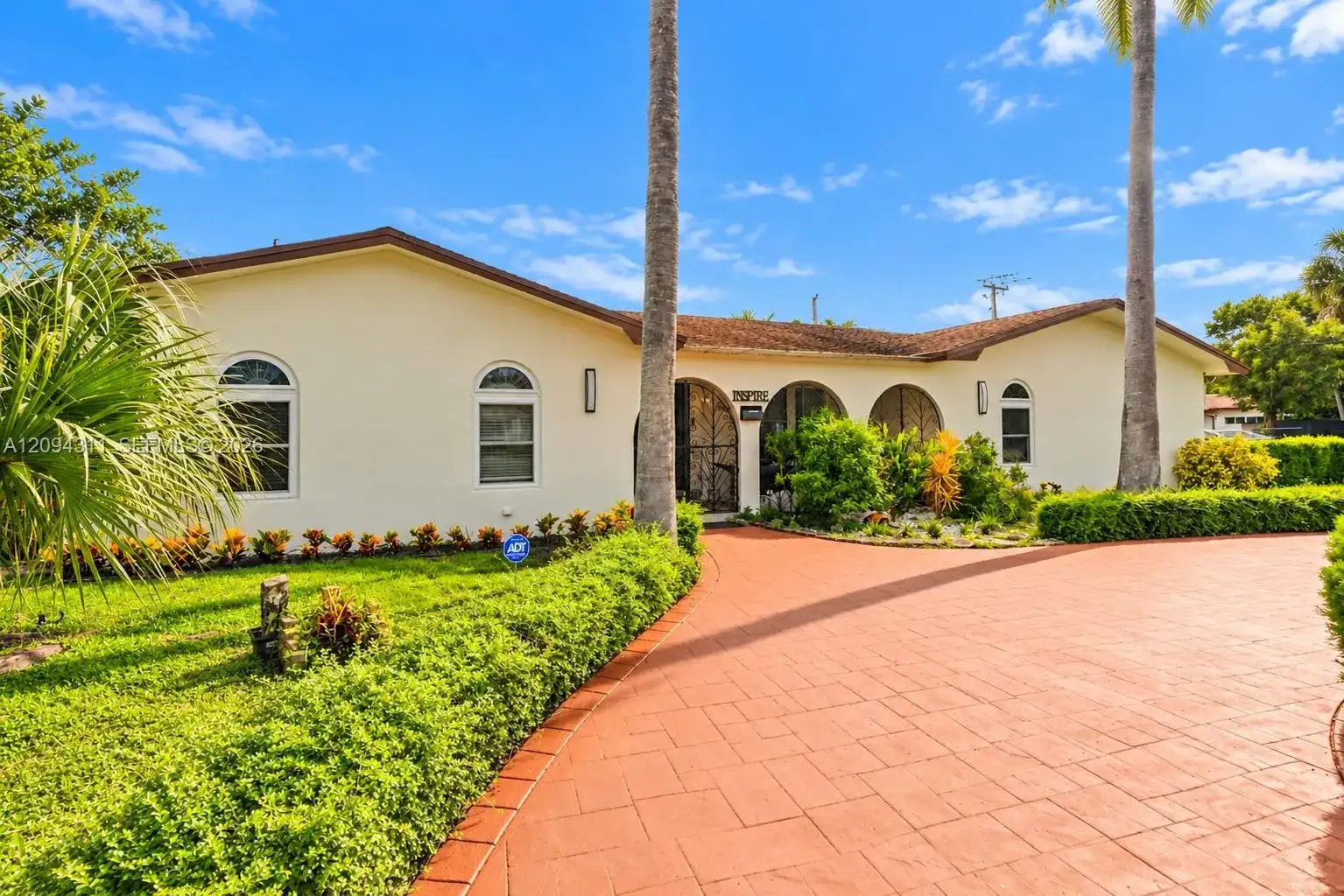 19901 Highland Lakes Blvd, Miami FL 33179 photo 3