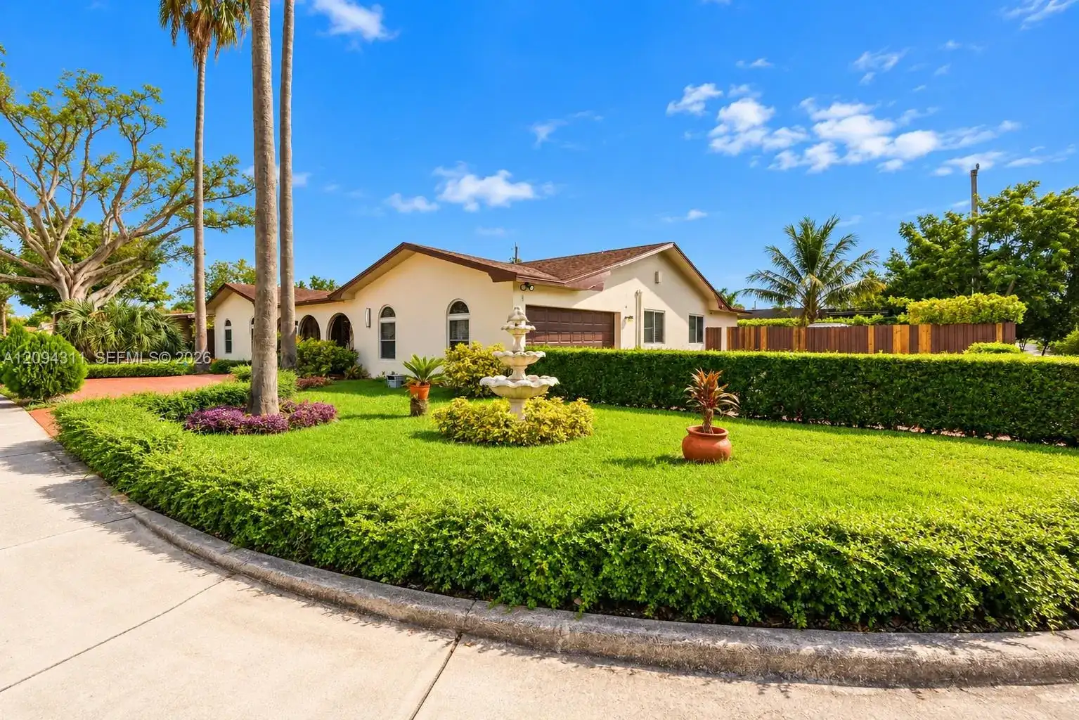 19901 Highland Lakes Blvd, Miami FL 33179 photo 4