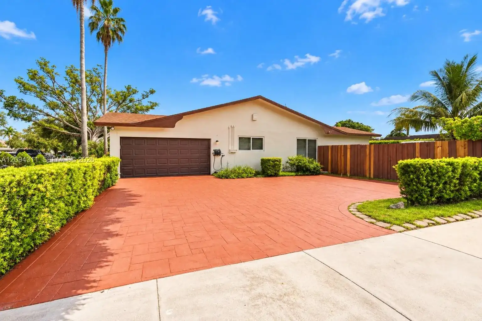 19901 Highland Lakes Blvd, Miami FL 33179 photo 5