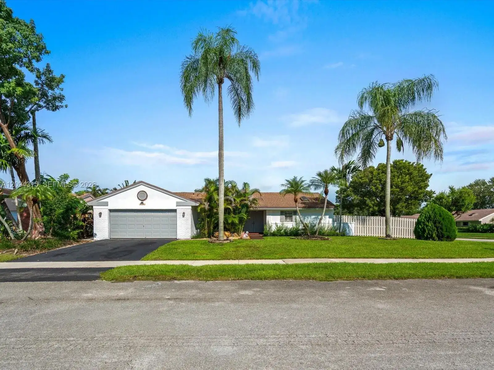 1061 Cedar Creek Way, Davie FL 33325 photo 2