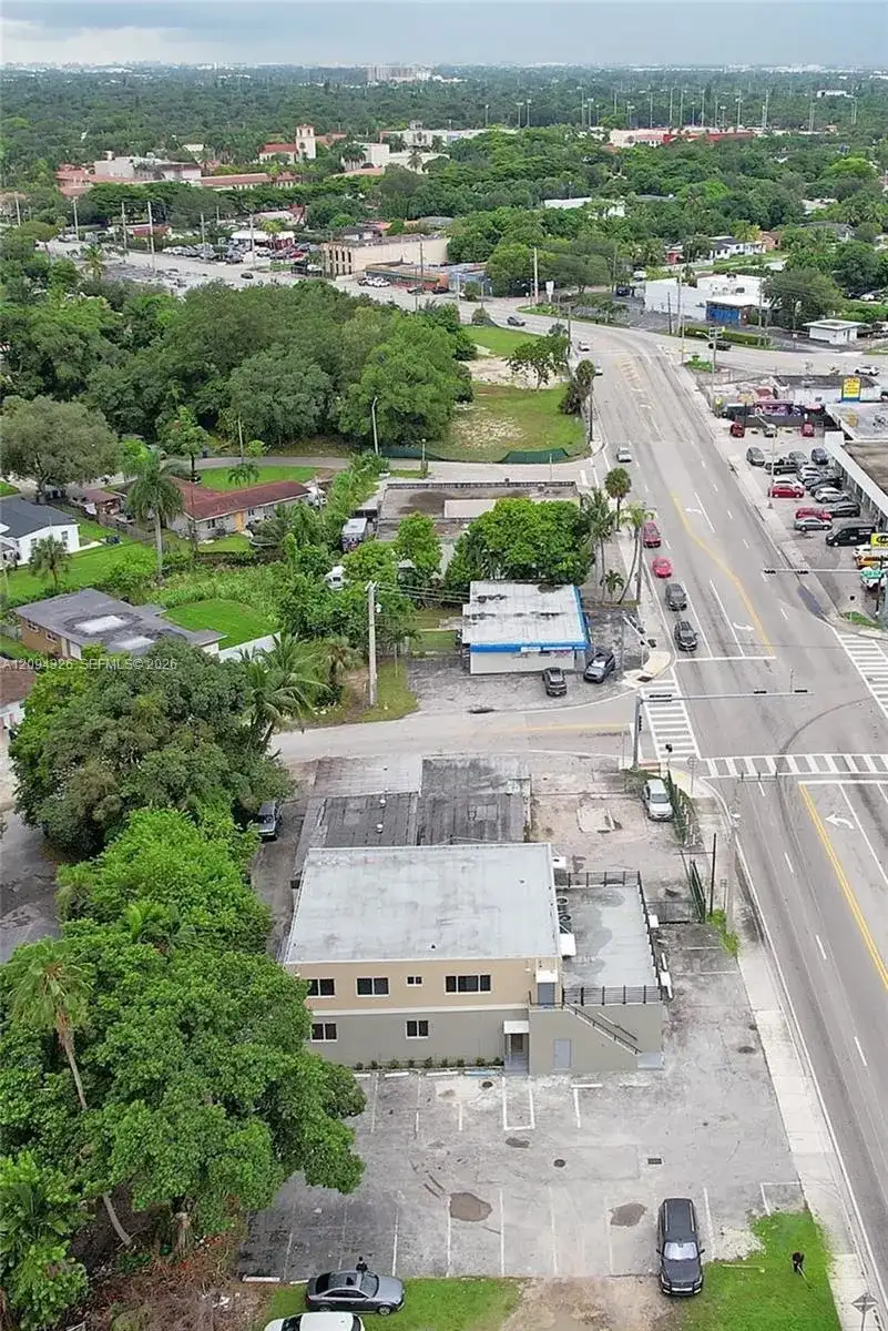 11911 W Dixie Hwy, Miami FL 33161 photo 2