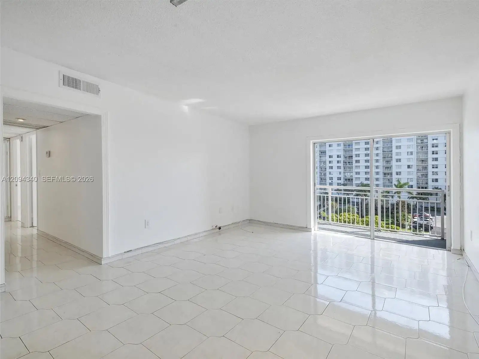 400 Kings Point Dr # 523, Sunny Isles Beach FL 33160 photo 2