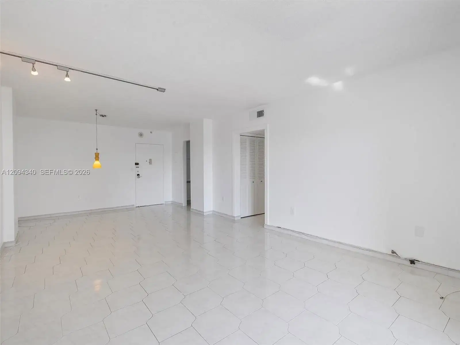 400 Kings Point Dr # 523, Sunny Isles Beach FL 33160 photo 3