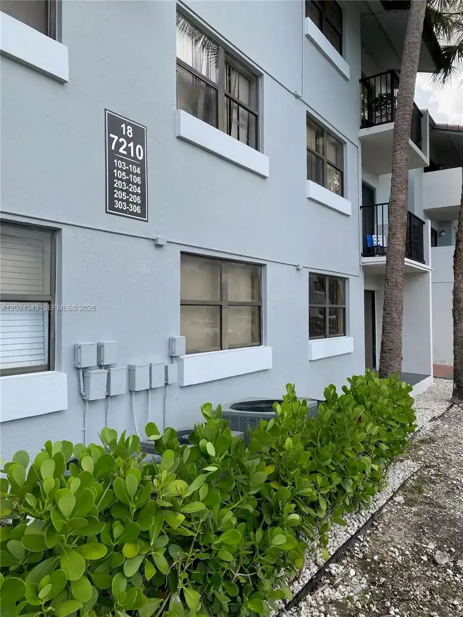 7030 NW 179th St # 205, Hialeah FL 33015