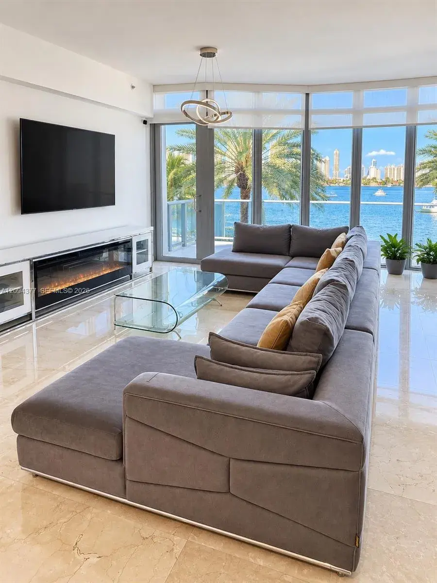 17301 Biscayne Blvd # 211, North Miami Beach FL 33160