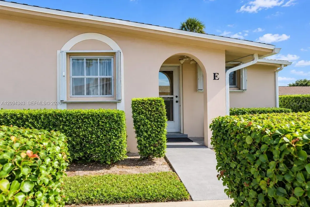 2784 Dudley Dr, West Palm Beach FL 33415