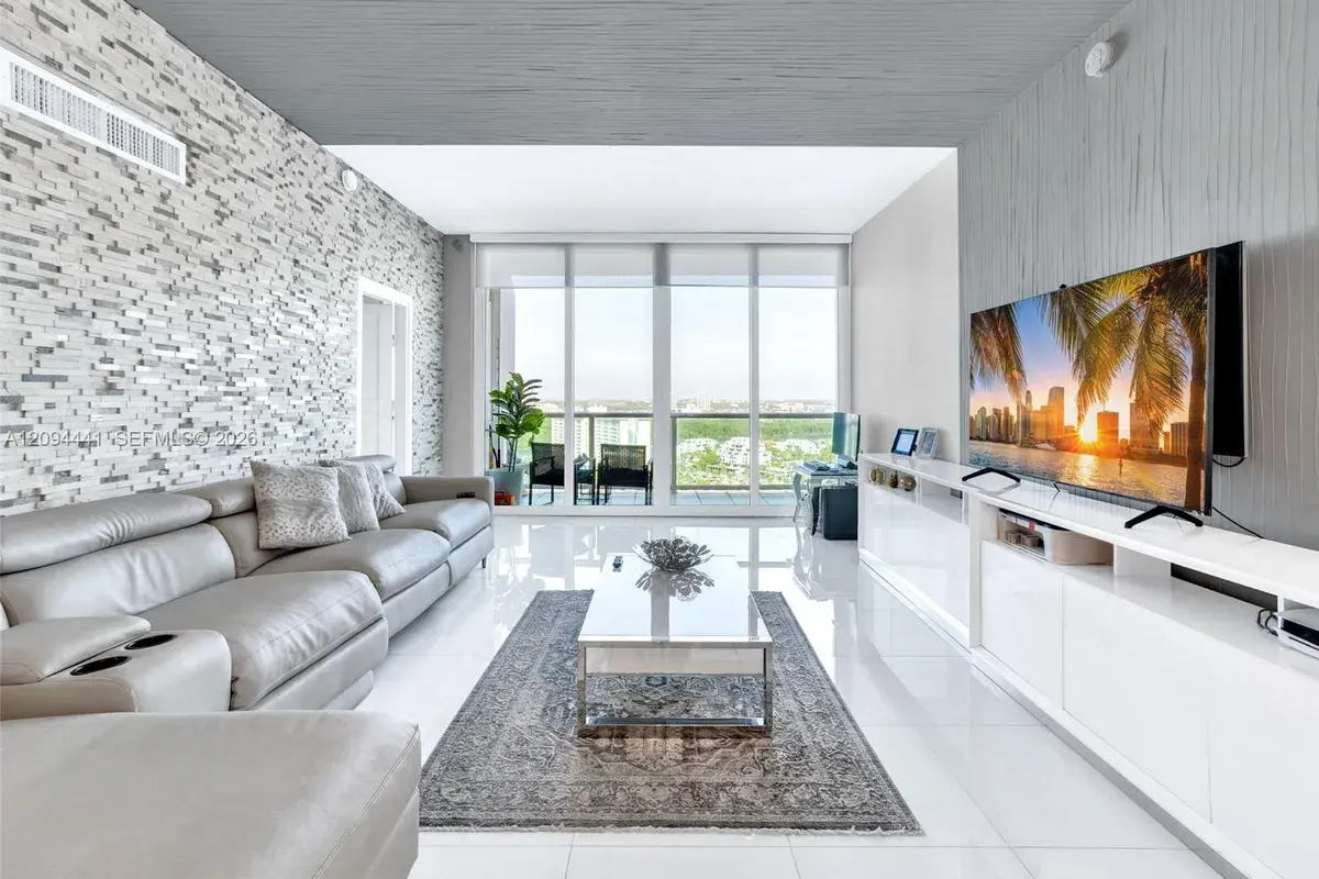100 Bayview Dr, Sunny Isles Beach FL 33160