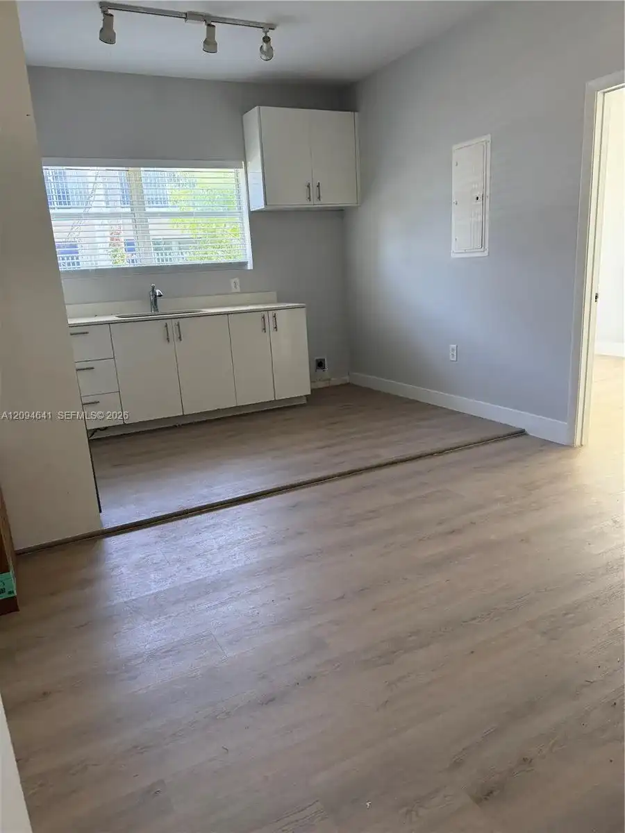 576 NE 63rd St # 3, Miami FL 33138