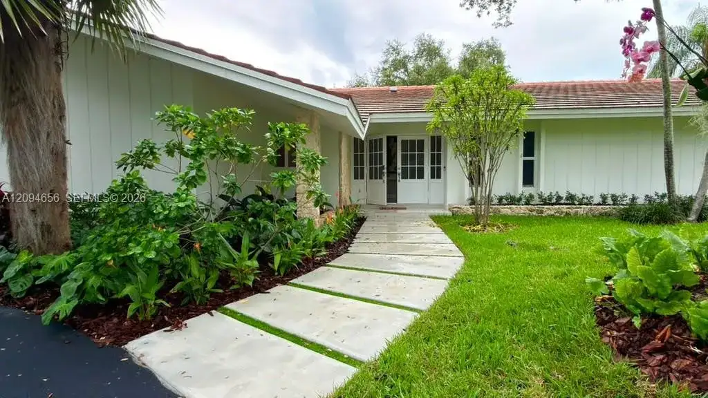 7521 SW 175th St, Palmetto Bay FL 33157 photo 2