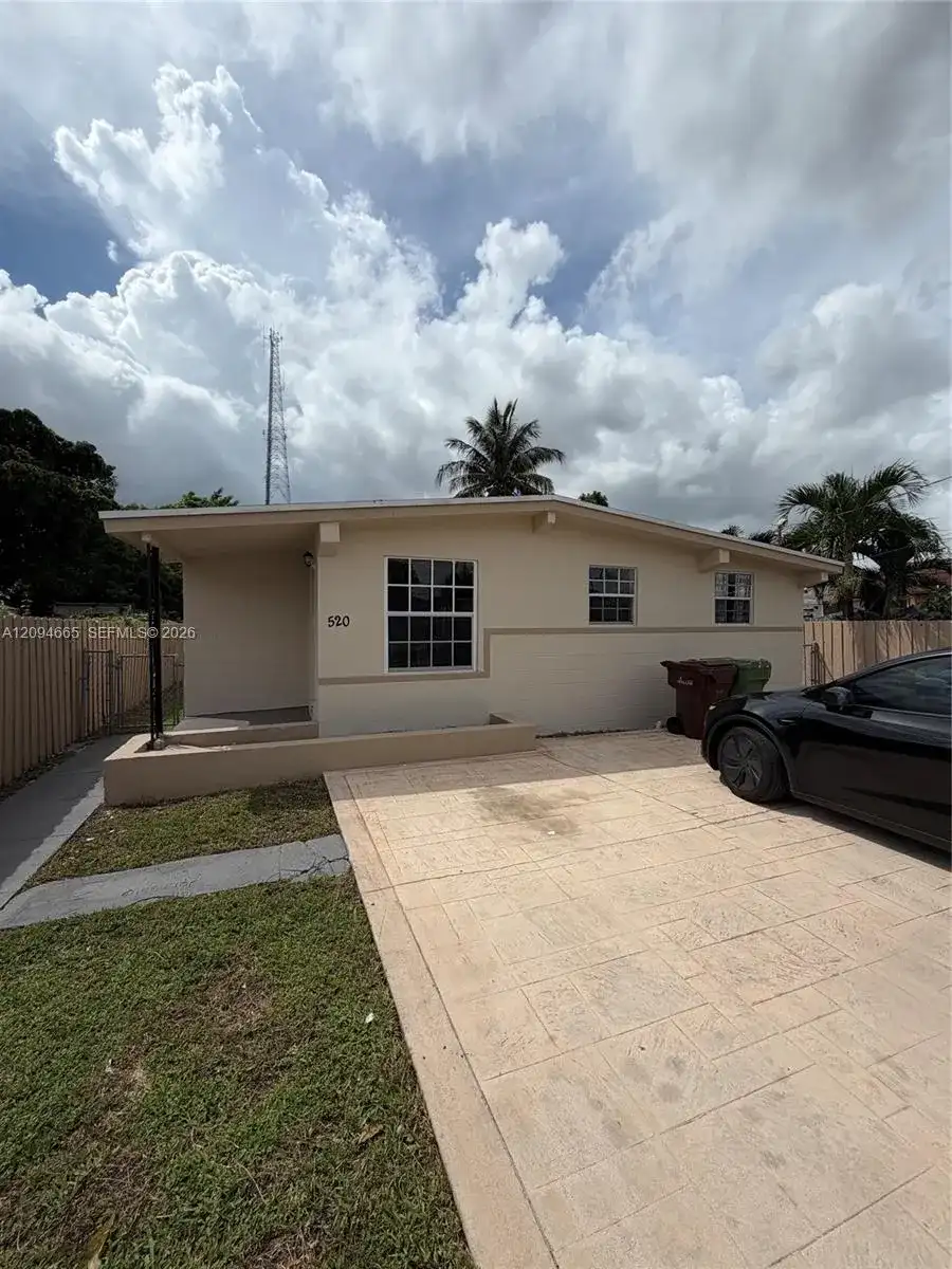 520 W 22nd St, Hialeah FL 33010