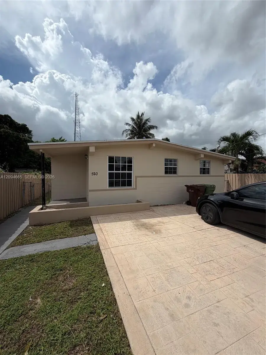 520 W 22nd St, Hialeah FL 33010