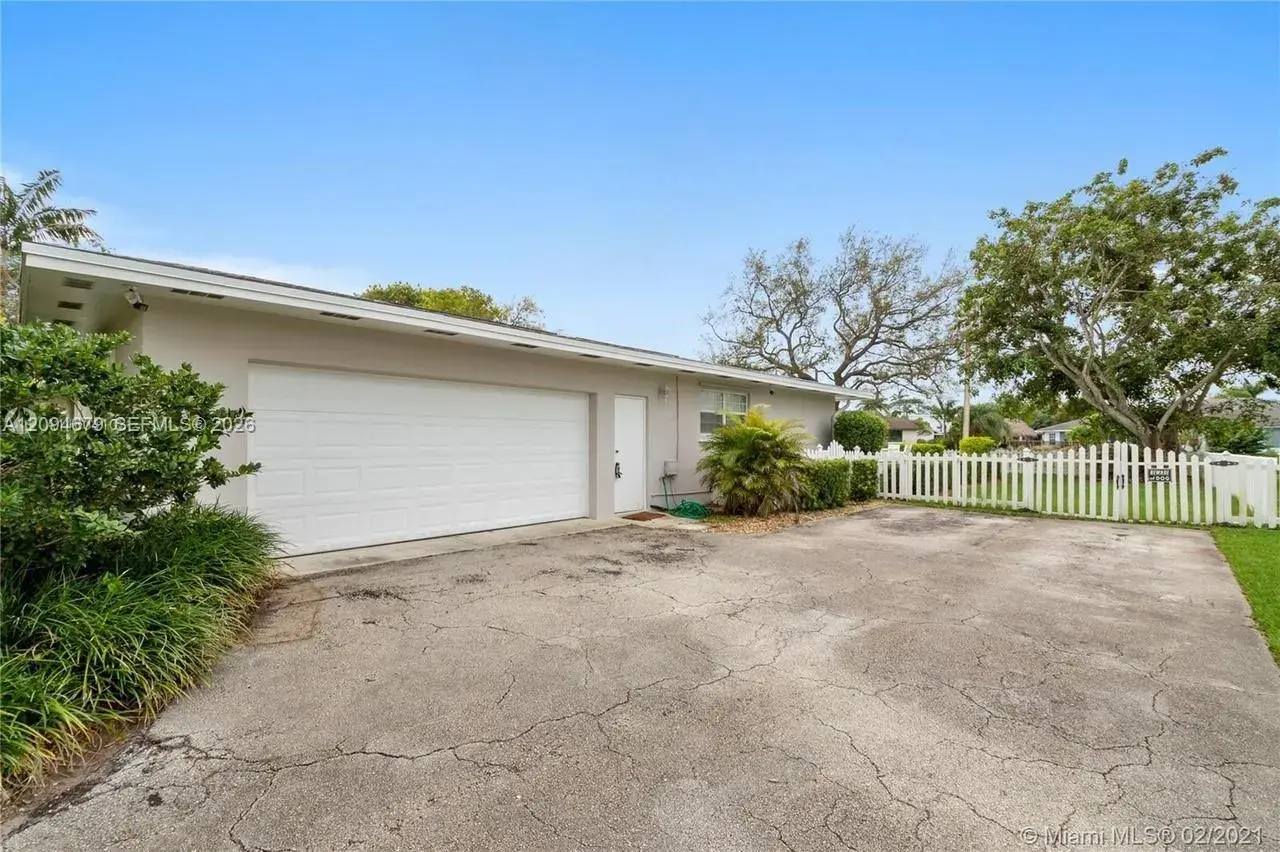 16220 SW 88th Ave Rd, Palmetto Bay FL 33157
