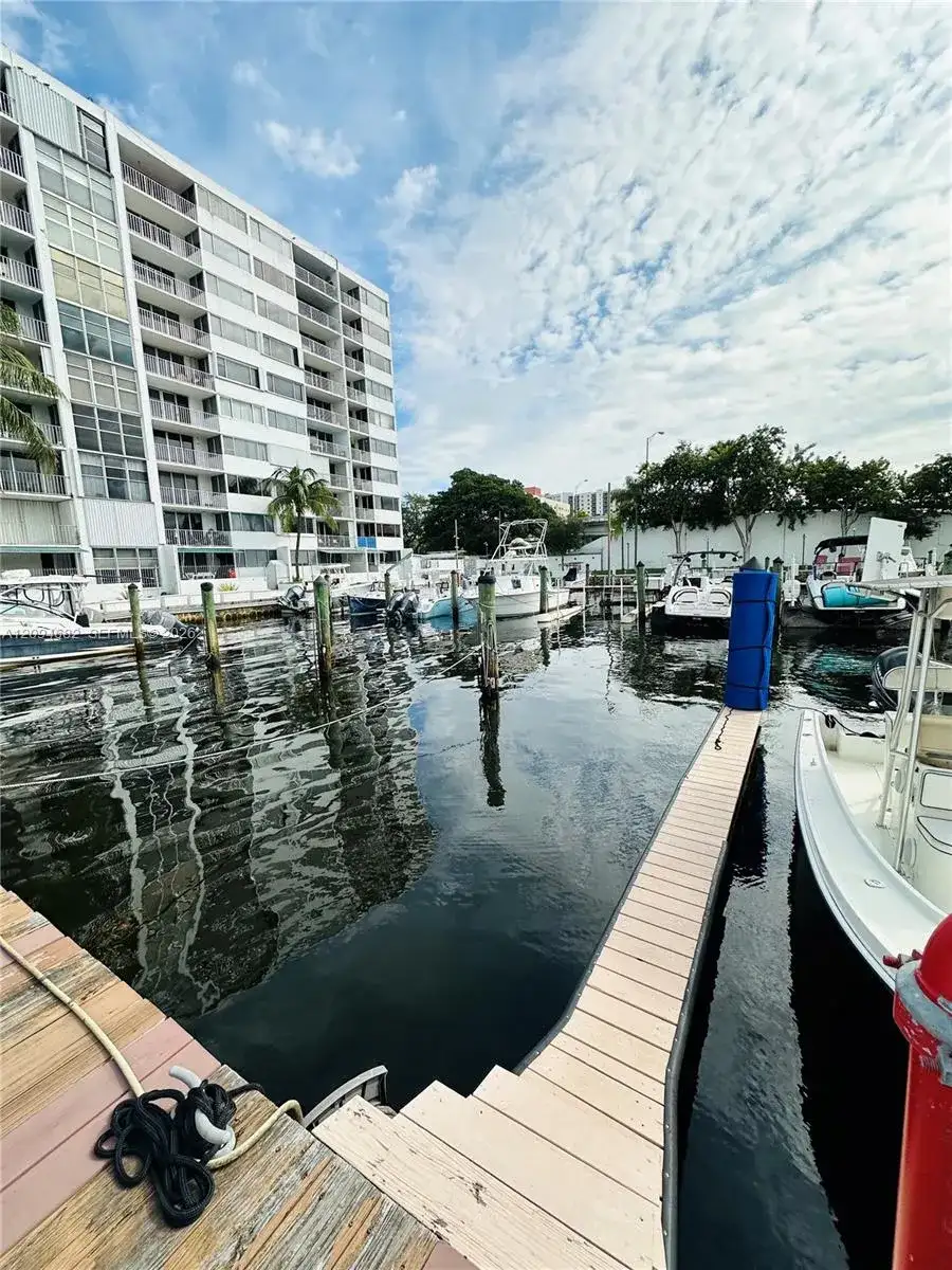 1700 NW N River Dr, Miami FL 33125 photo 5