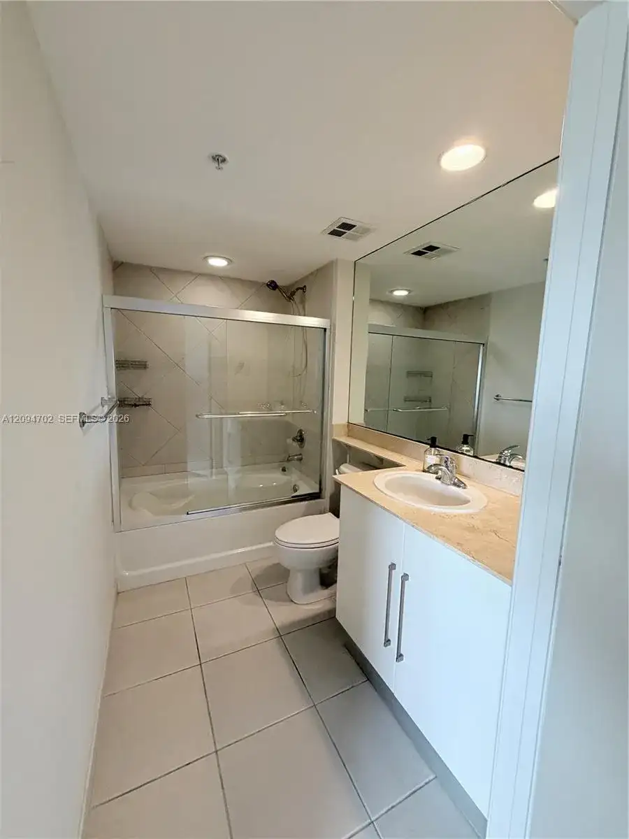 325 S Biscayne Blvd # 3015, Miami FL 33131 photo 4