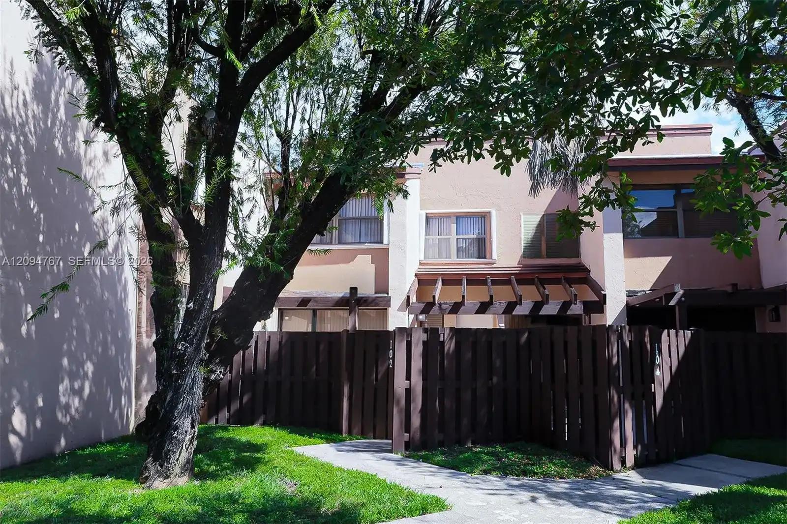 445 W Park Dr # 4, Miami FL 33172