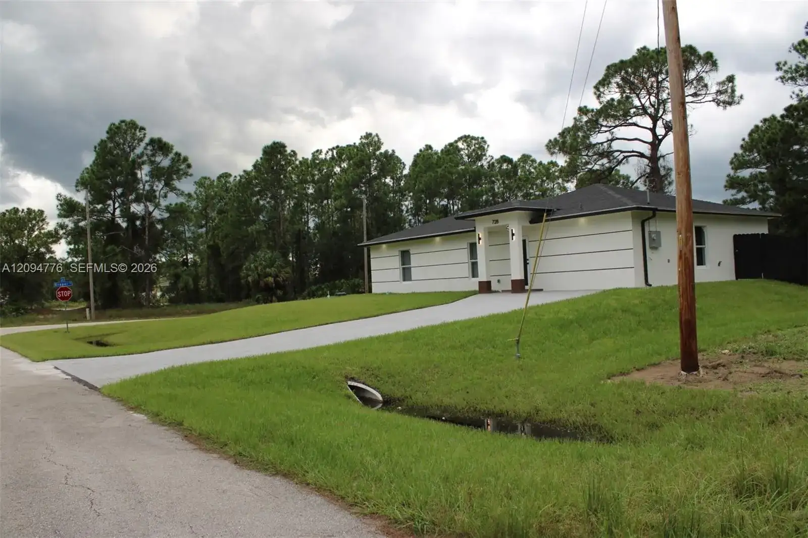 728 Glacier Ave, Other City - In The State Of Florida FL 33974 photo 5