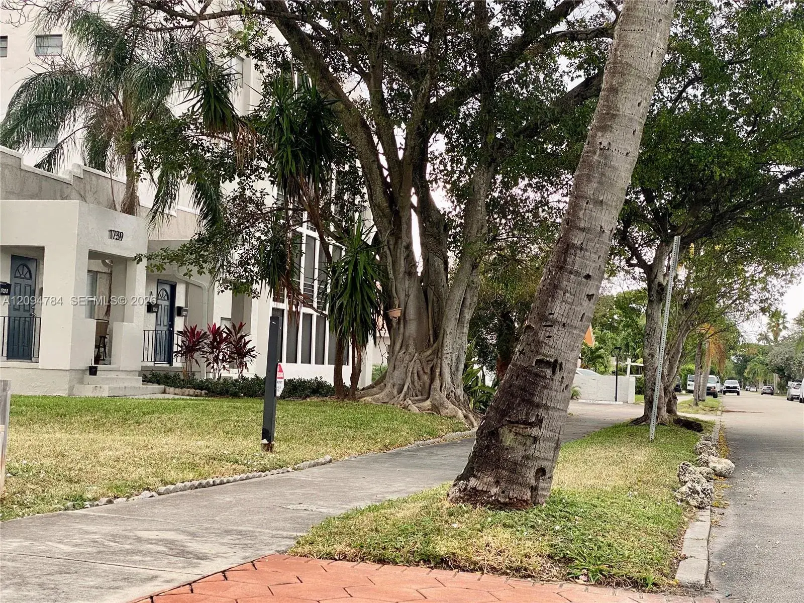 1737 Dewey St, Hollywood FL 33020