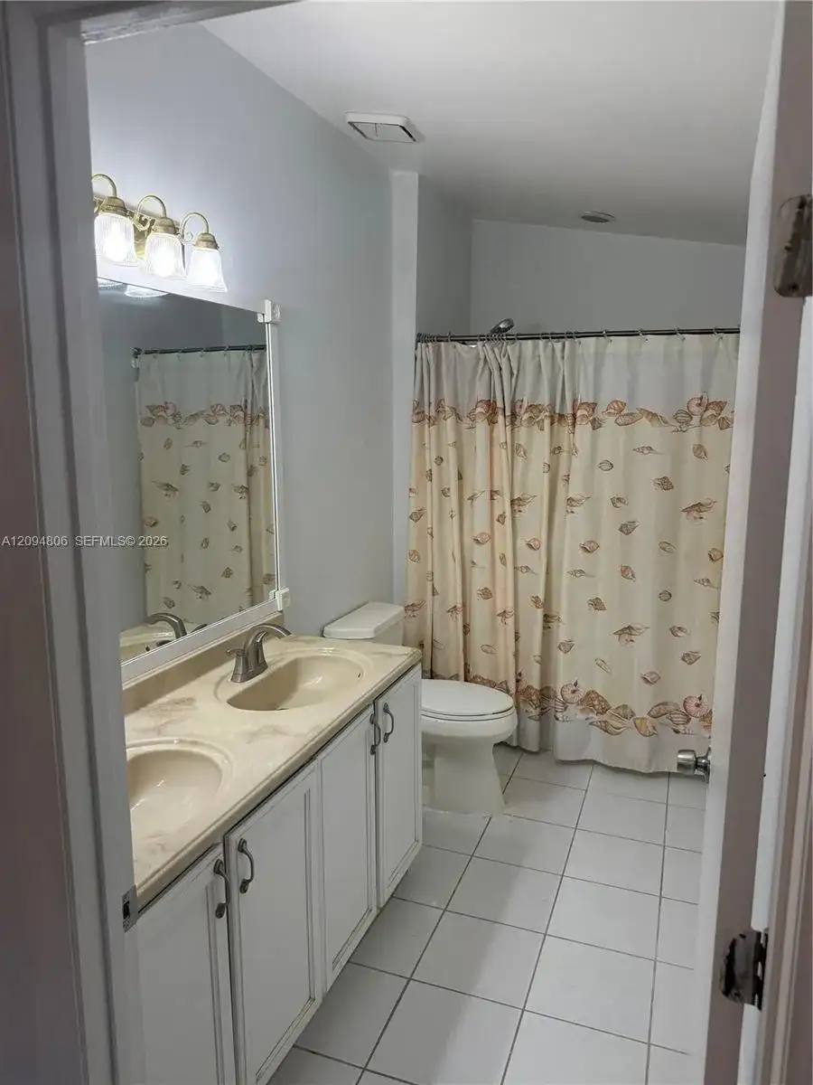 33 Bentwater Cir, Boynton Beach FL 33426 photo 4