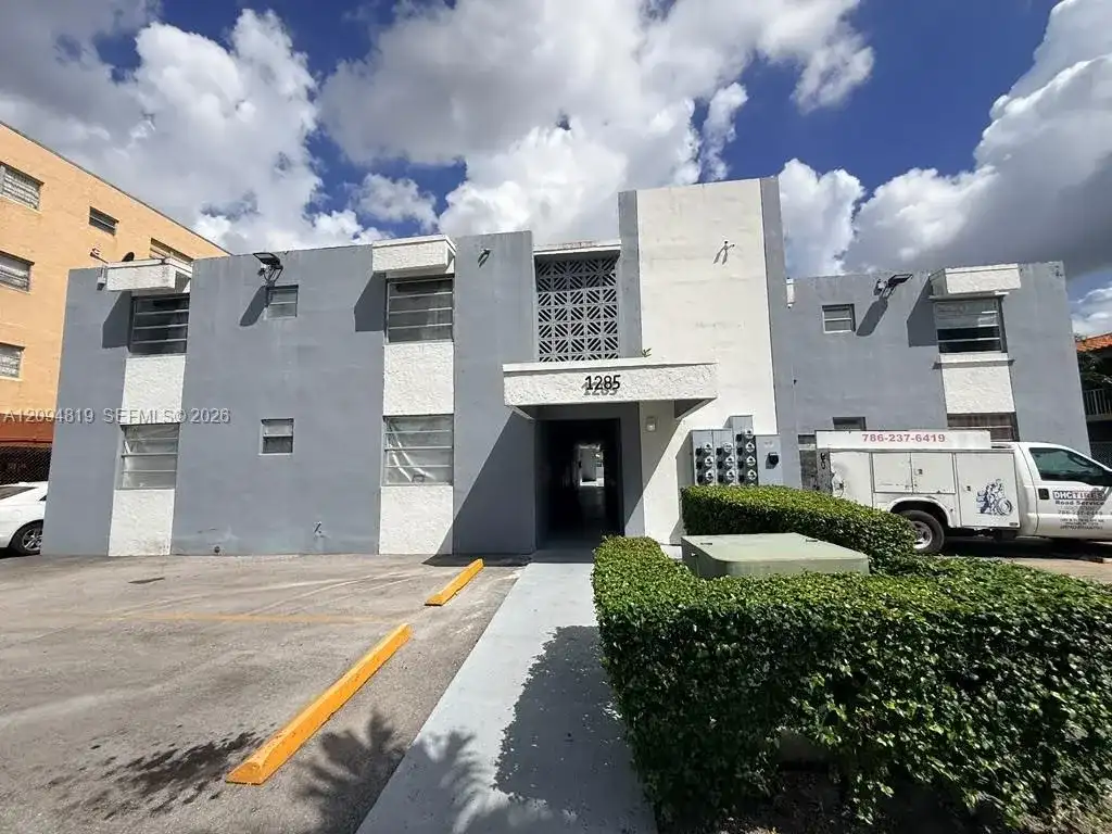 1285 W 26th Pl # 205, Hialeah FL 33010