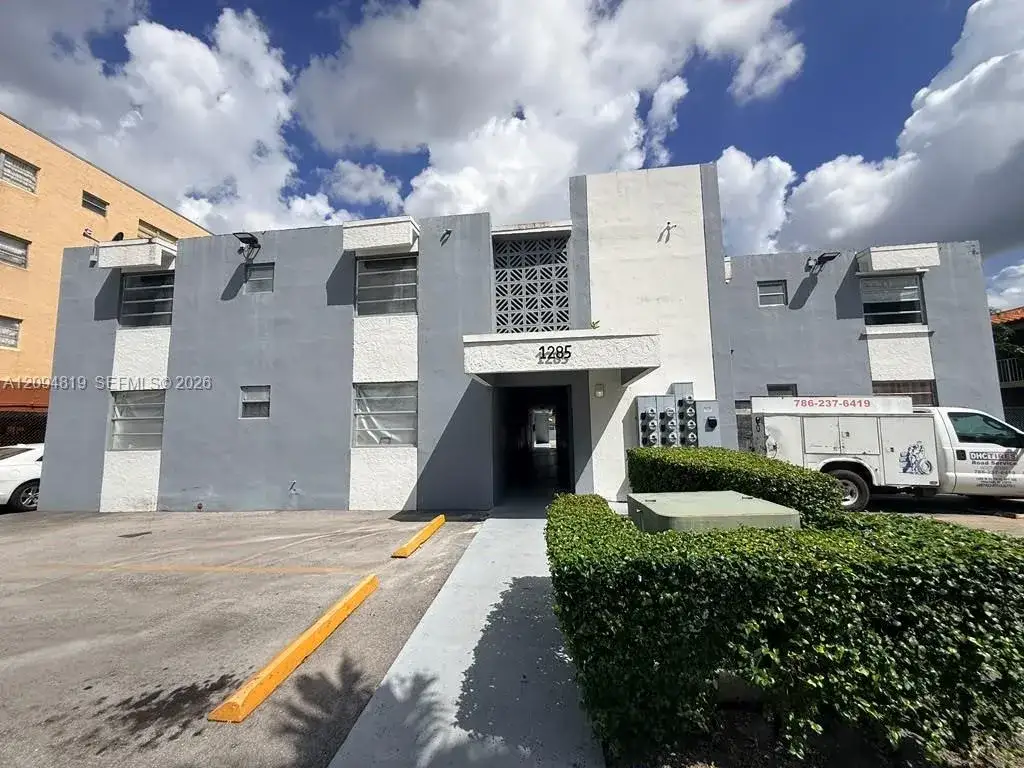 1285 W 26th Pl # 205, Hialeah FL 33010