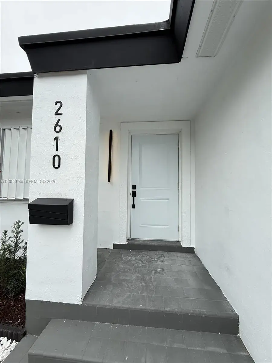 2610 Pierce St, Hollywood FL 33020