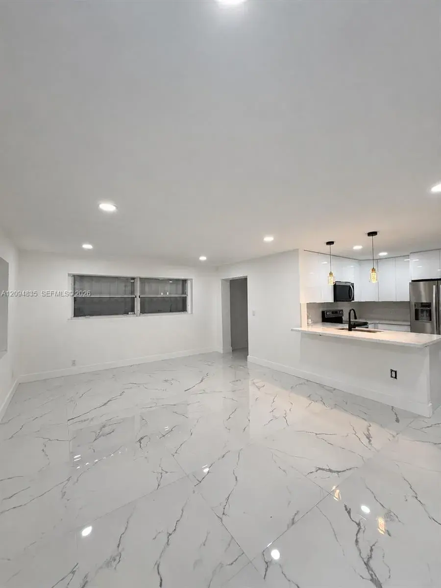 2610 Pierce St, Hollywood FL 33020