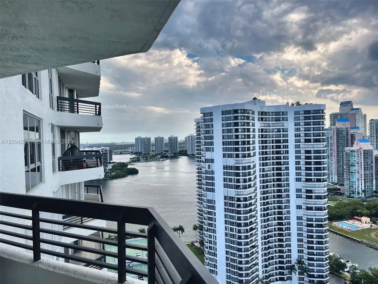 3500 Mystic Pointe Dr # 3002, Aventura FL 33180 photo 2