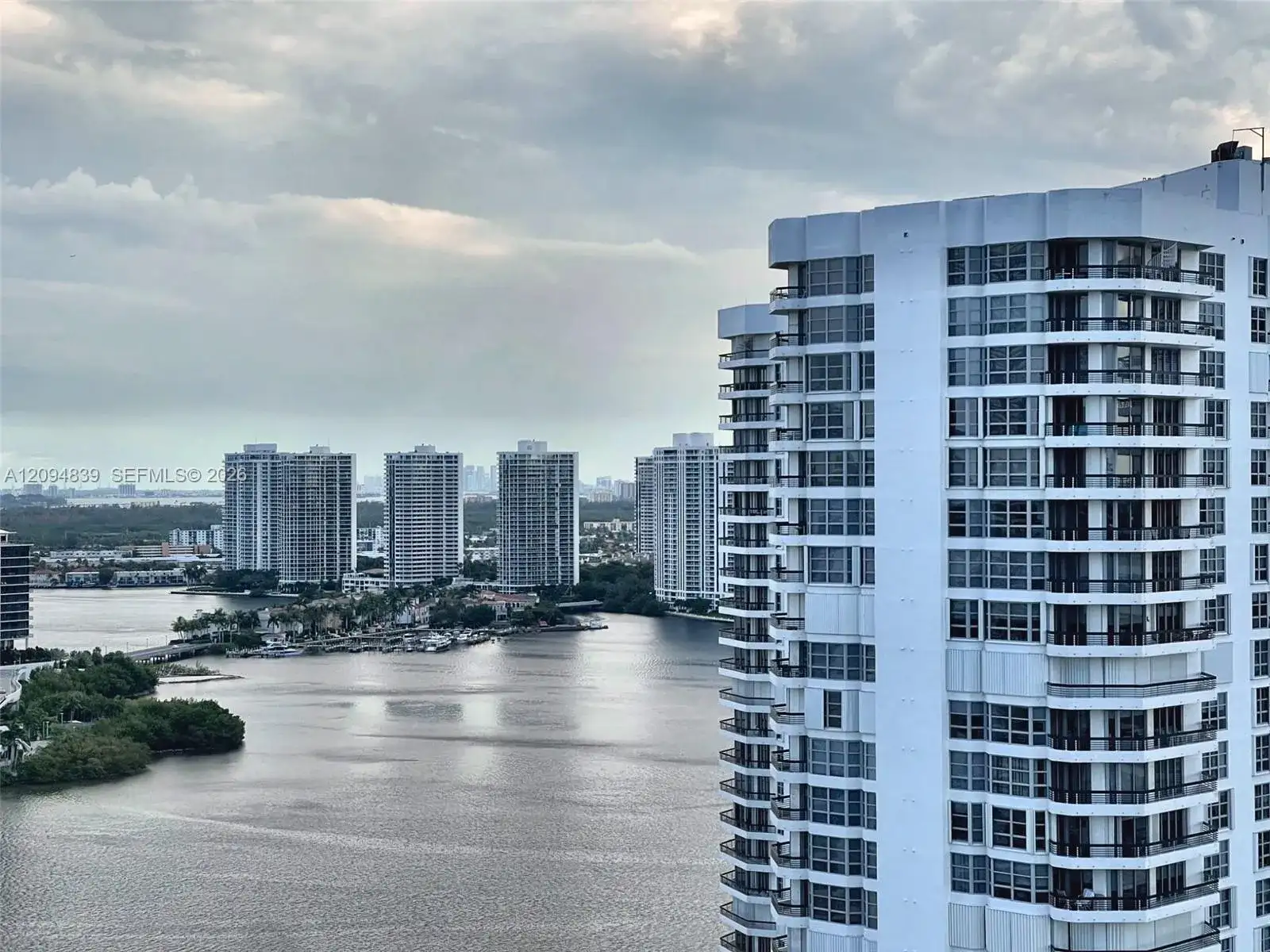 3500 Mystic Pointe Dr # 3002, Aventura FL 33180 photo 4