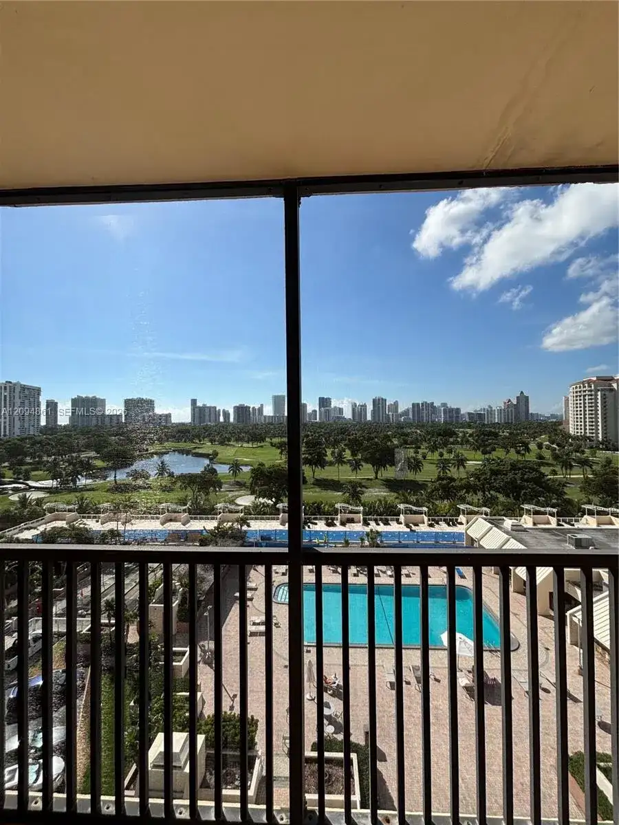 20301 W Country Club Dr # 1025, Aventura FL 33180 photo 2