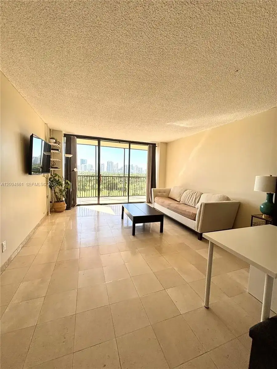 20301 W Country Club Dr # 1025, Aventura FL 33180 photo 3