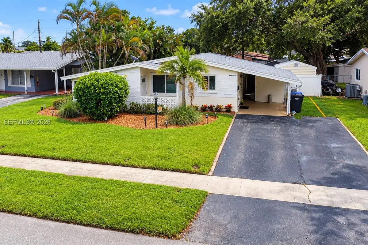 6520 Coolidge St, Hollywood FL 33024