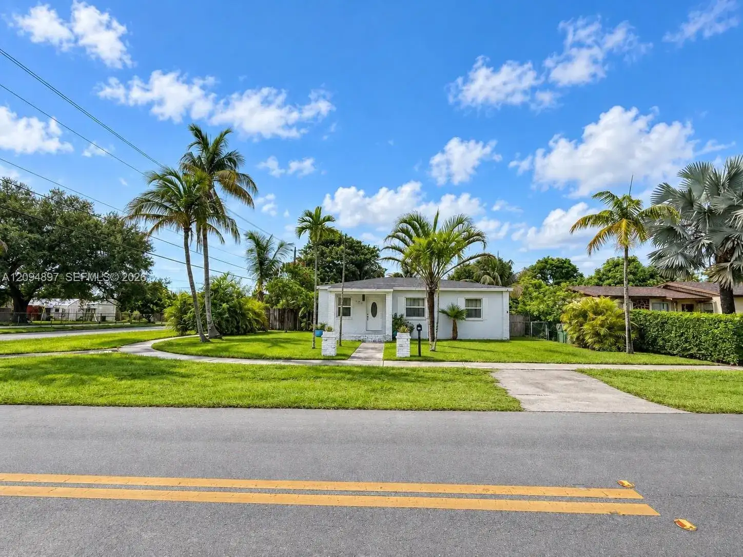 797 NW 9th St, Homestead FL 33030 photo 2