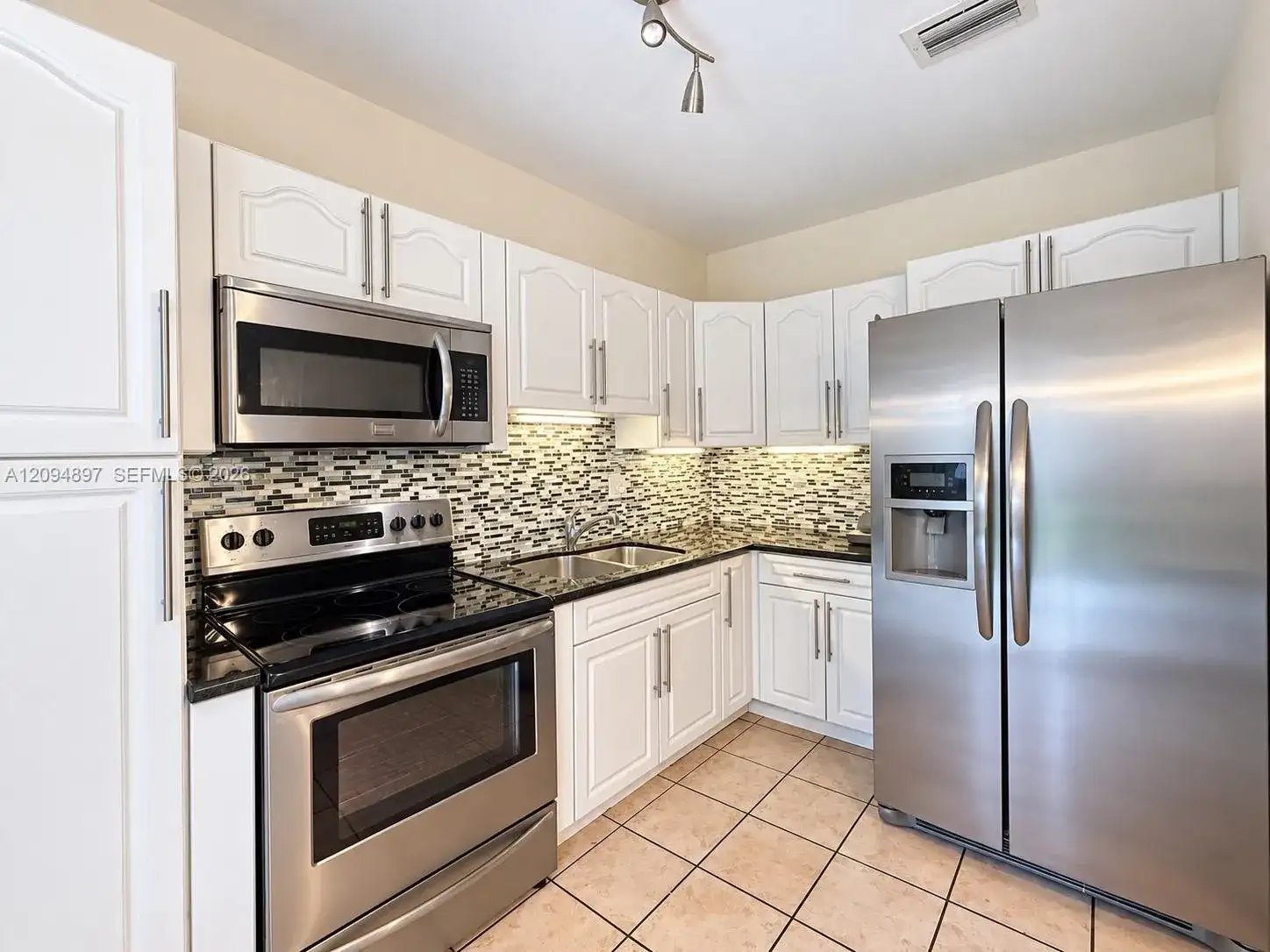 797 NW 9th St, Homestead FL 33030 photo 3
