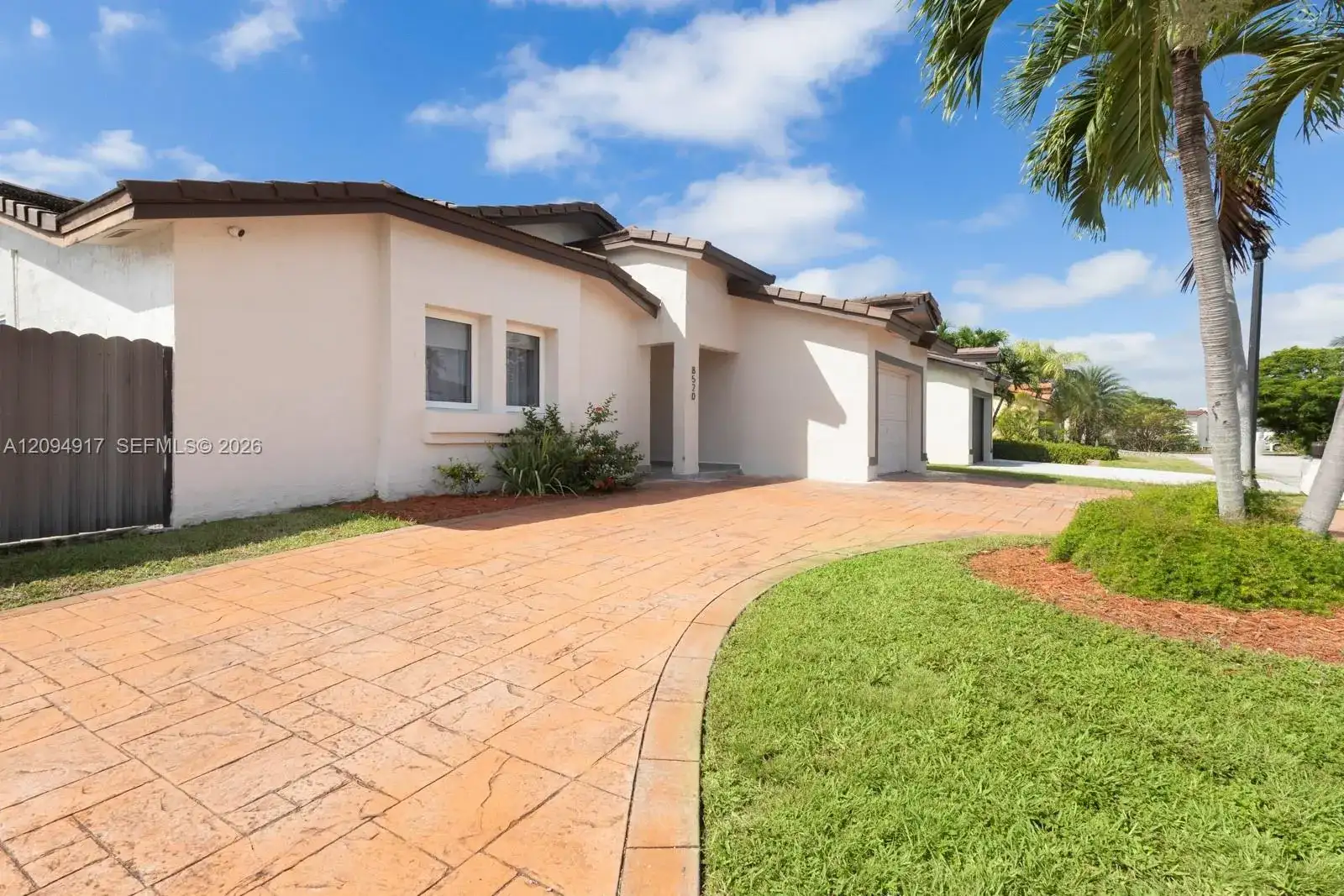 8520 SW 207th Ter, Cutler Bay FL 33189 photo 2