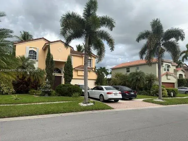 1021 NW 185th Ave, Pembroke Pines FL 33029