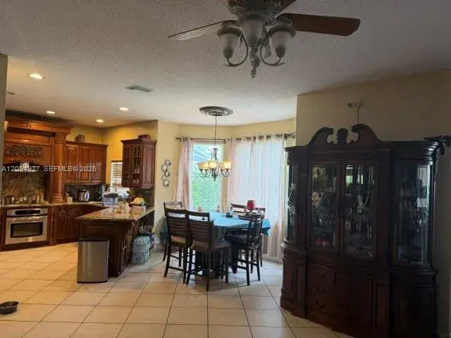 1021 NW 185th Ave, Pembroke Pines FL 33029