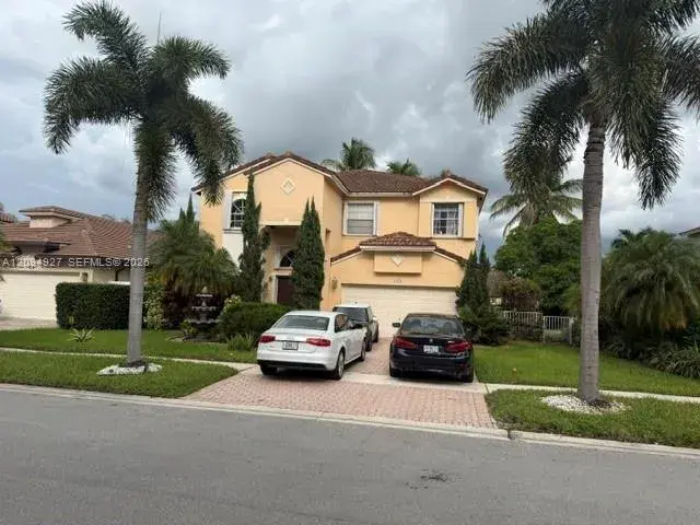 1021 NW 185th Ave, Pembroke Pines FL 33029