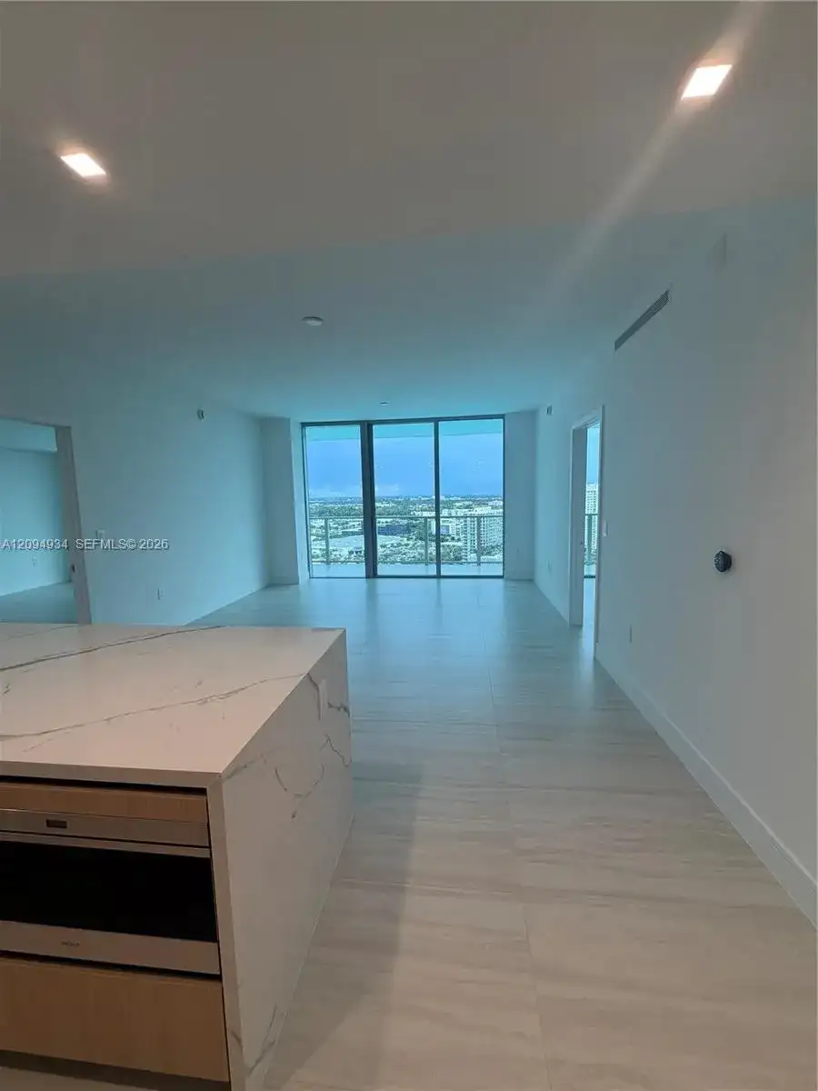 2411 Laguna Cir # 2408, Miami FL 33181 photo 2