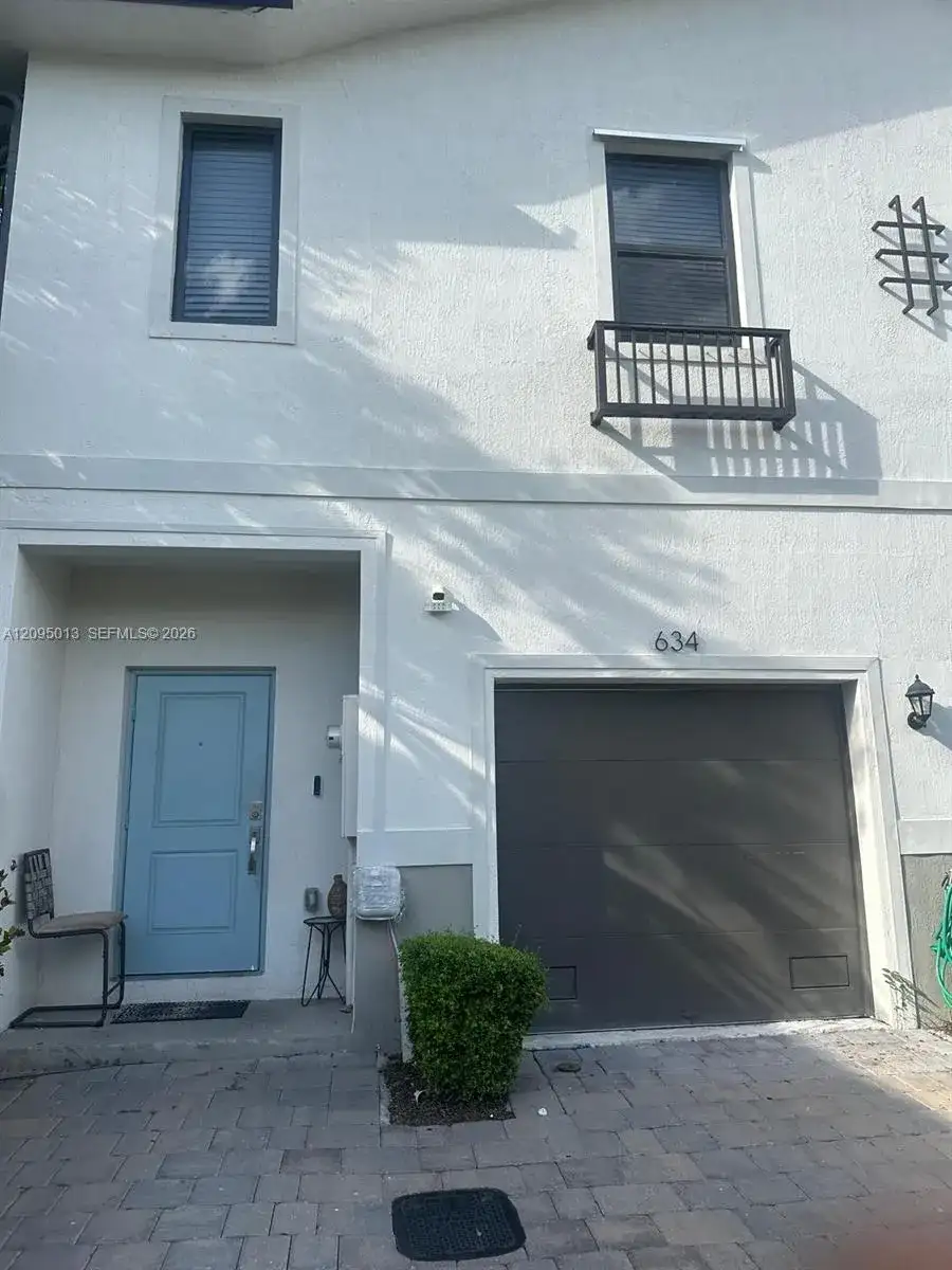 634 SW 12th St, Florida City FL 33034 photo 2
